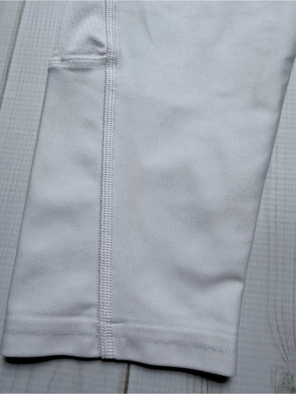 Under ArmourWhite Heatfear Compression leggings with Gray Logo Waistband